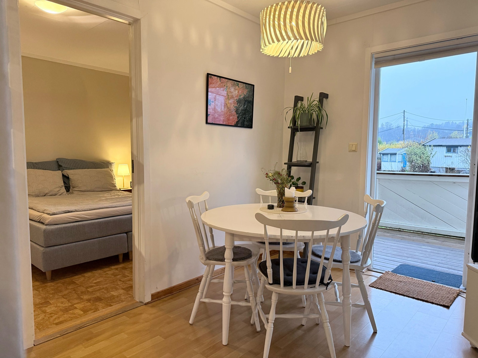 Hovedsoverom som vender mot kolonihagen. Galleribilde