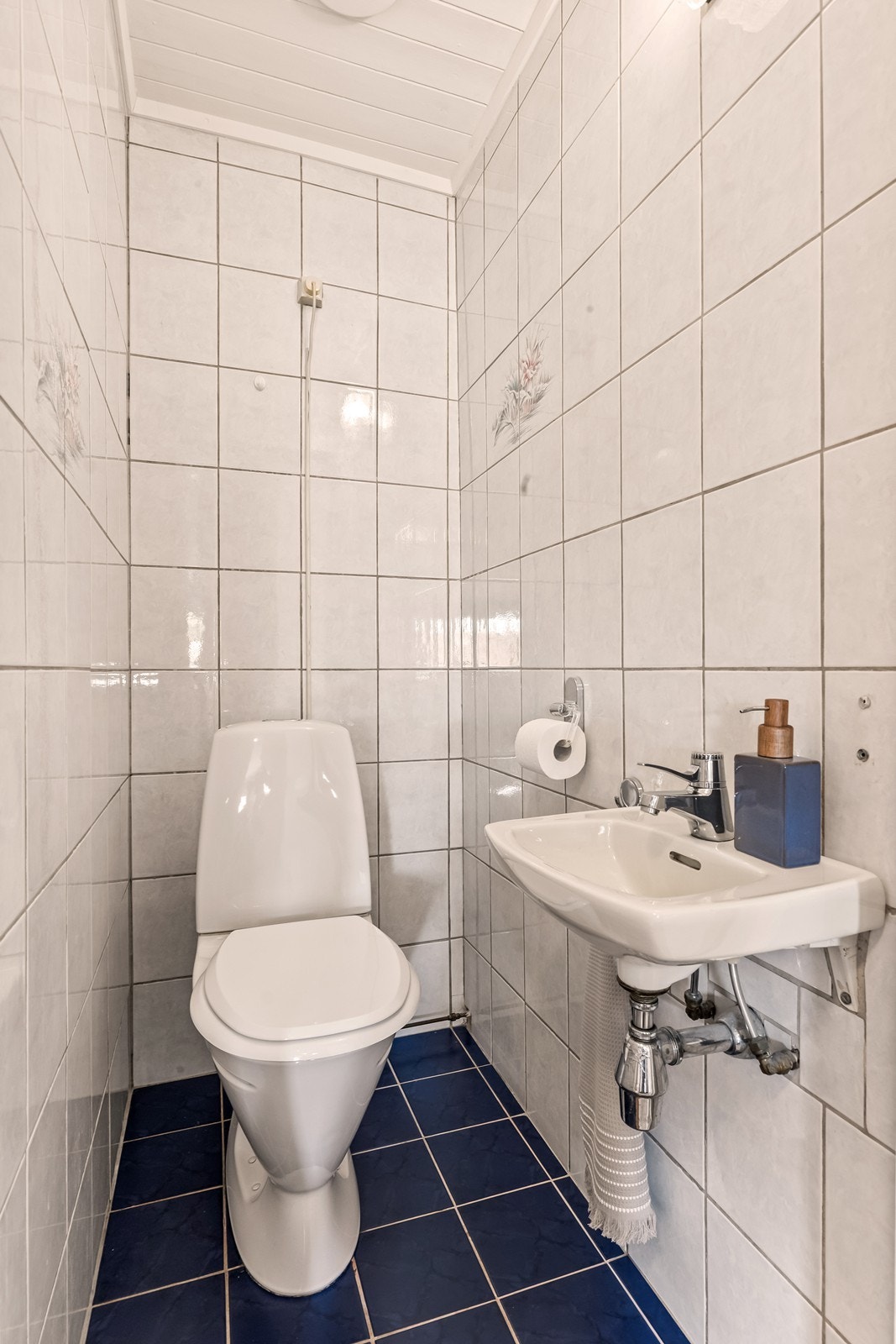 Praktisk, separat toalettrom i tilknytning til entréen. Galleribilde