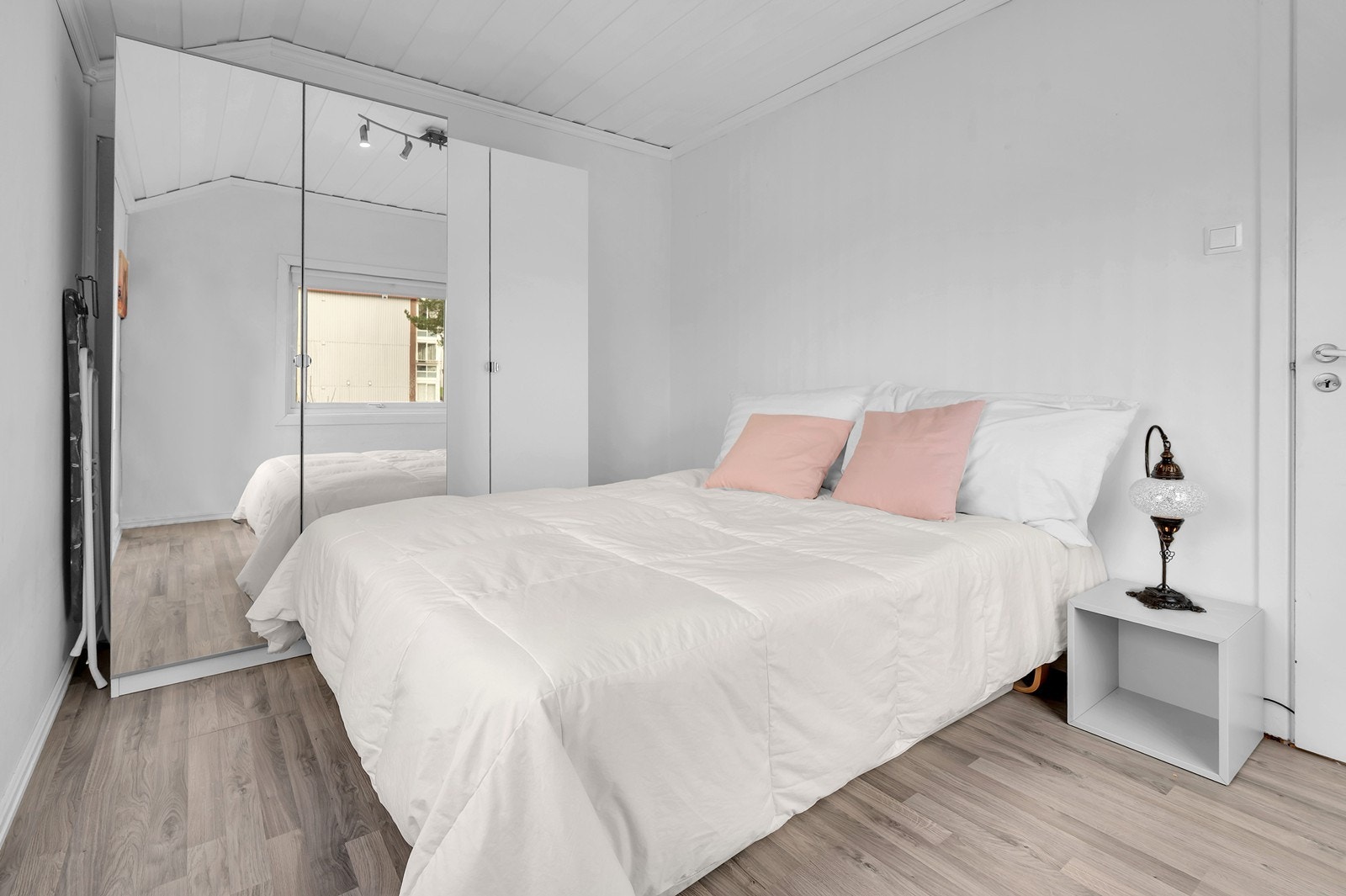 Soverom av god størrelse skap uten speil her medfølger ikke Galleribilde