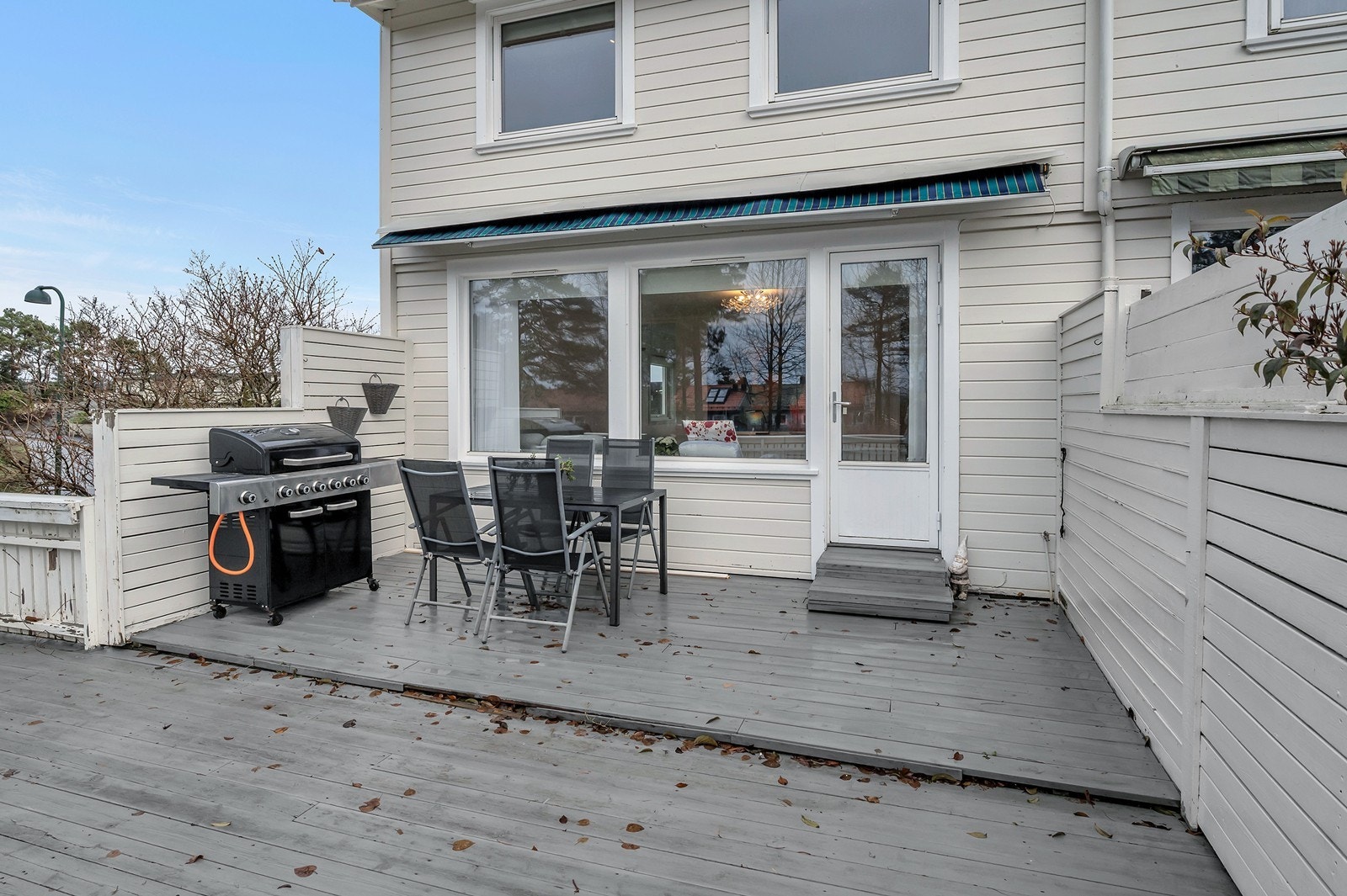 Stor terrasse med utgang fra stue Galleribilde
