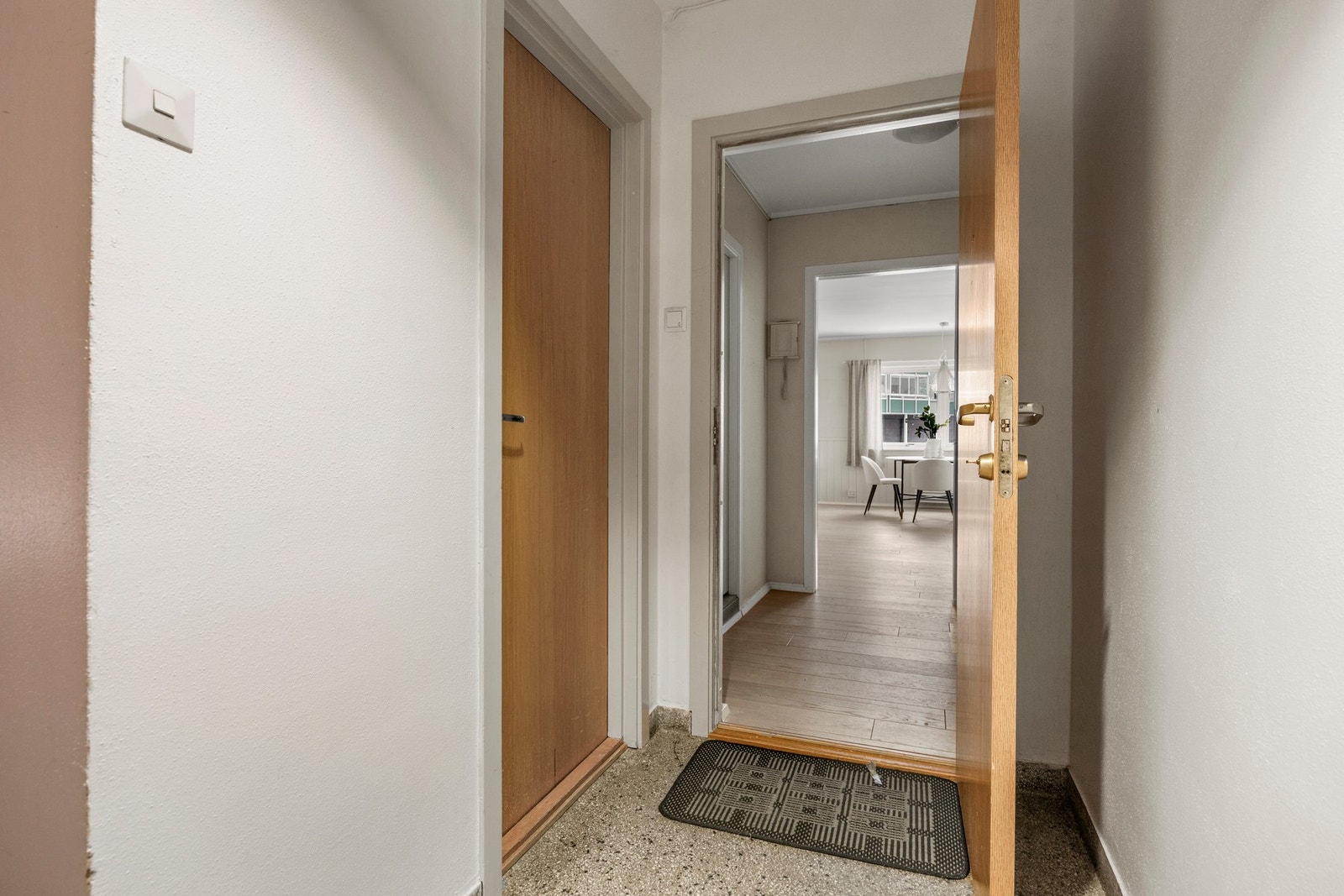 Ved inngangsdøren er det inngang til bod ca 4,5 kvm Galleribilde