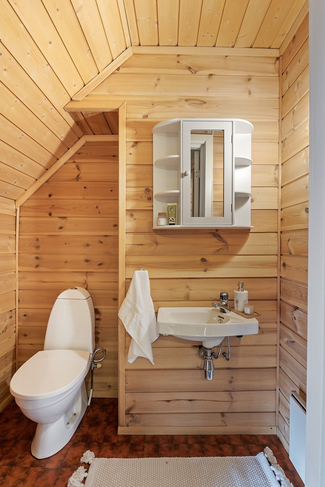 Separat toalettrom. i 2. etasje. Galleribilde