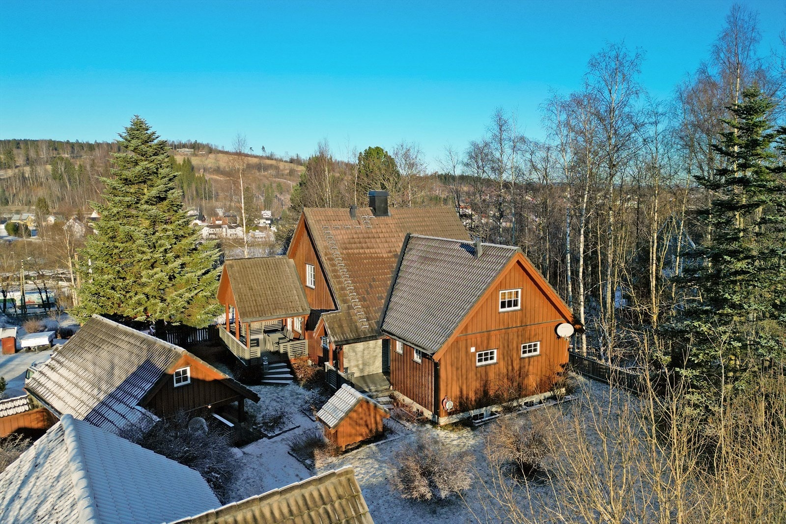 Boligbebyggelse og næring i området rundt. Galleribilde