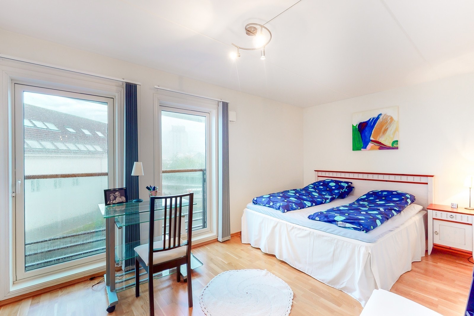 Hovedsoverom av god størrelse med fransk balkong Galleribilde