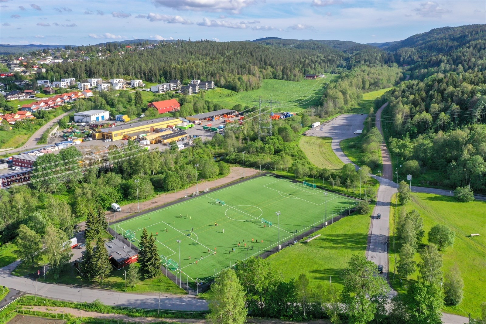 Ellingsrud Kunstgress og inngangen til Østmarka. Galleribilde
