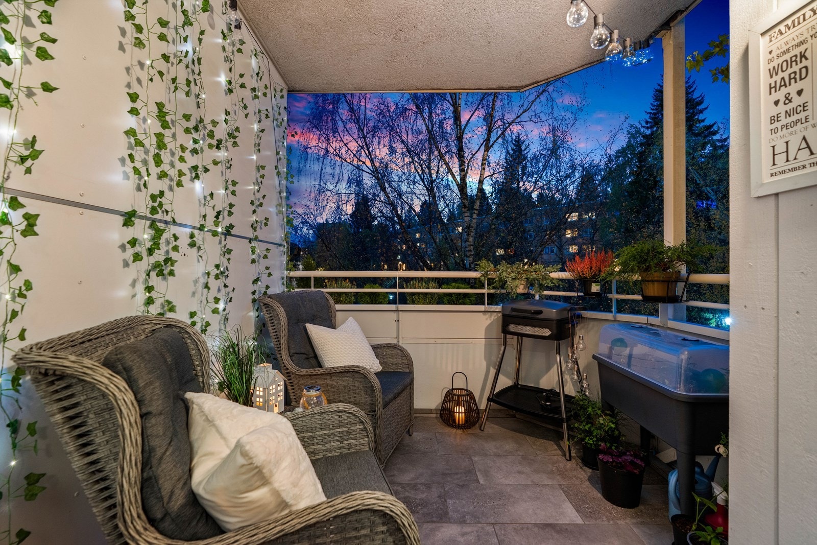 Balkongen er vendt mot sør, og er på 7 kvm. Galleribilde