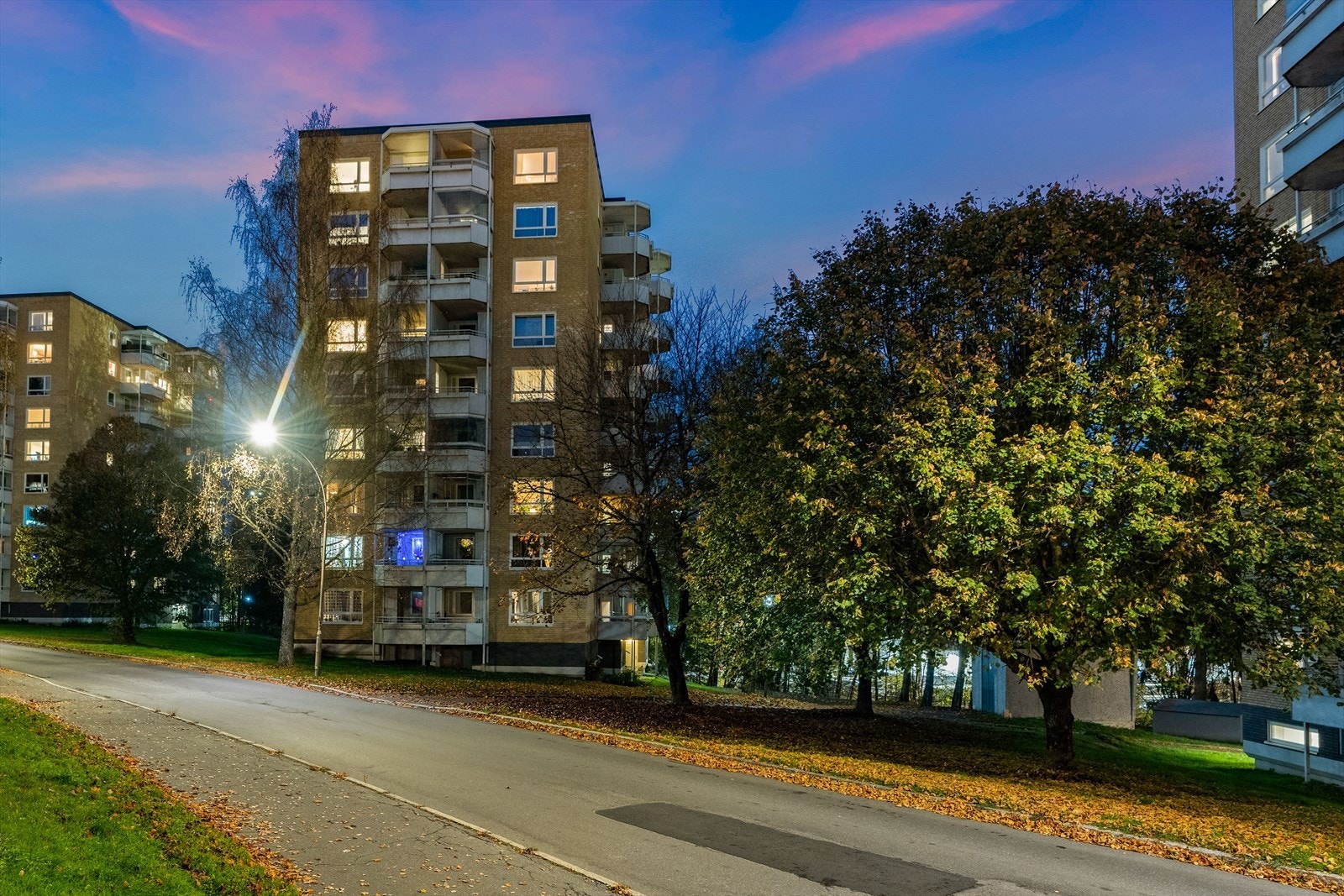 Leiligheten har en sentral beliggenhet med buss rett ved og gangavstand til t-bane! Galleribilde