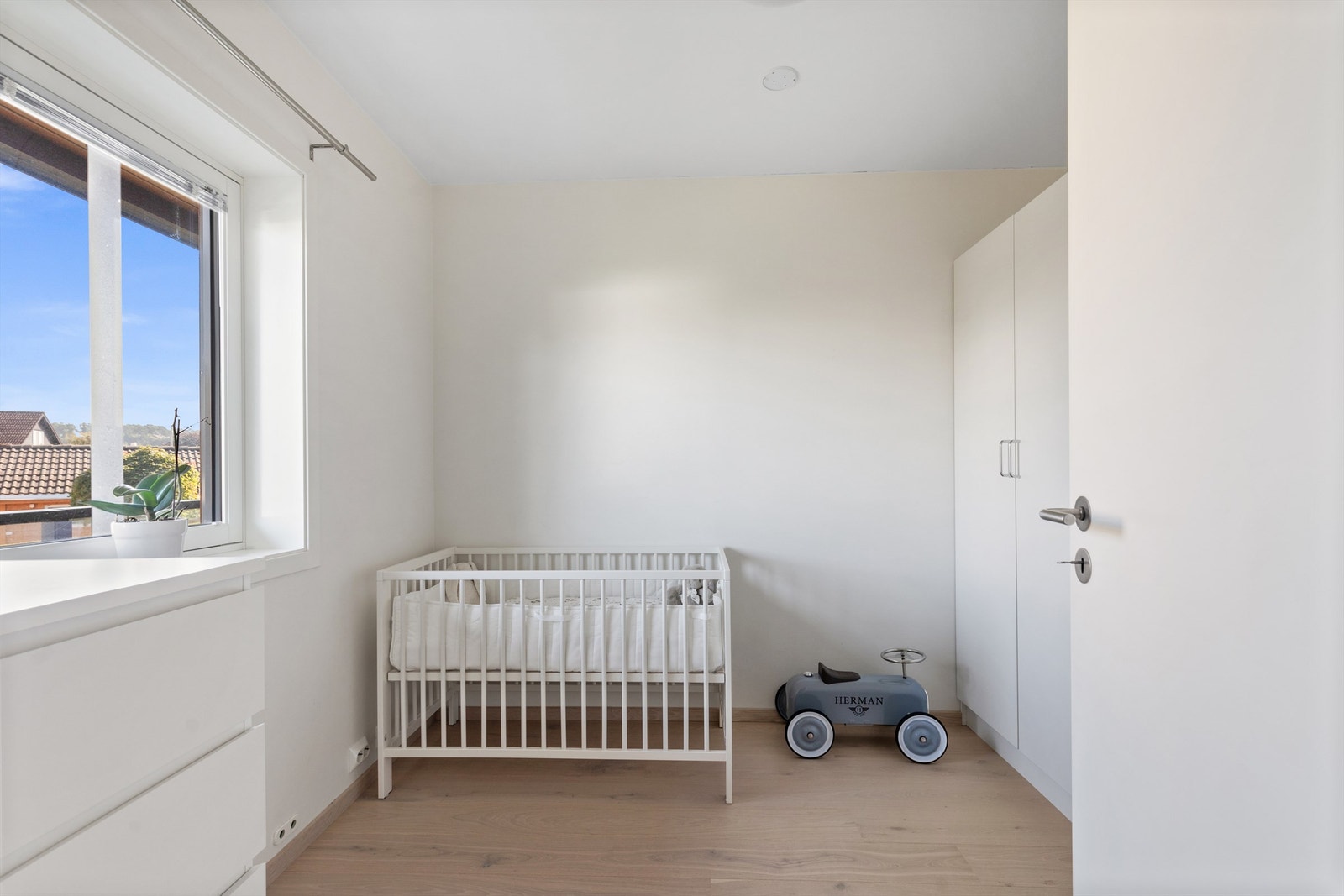 Det andre soverommet egner seg godt som barnerom, gjesterom eller kontor. Galleribilde