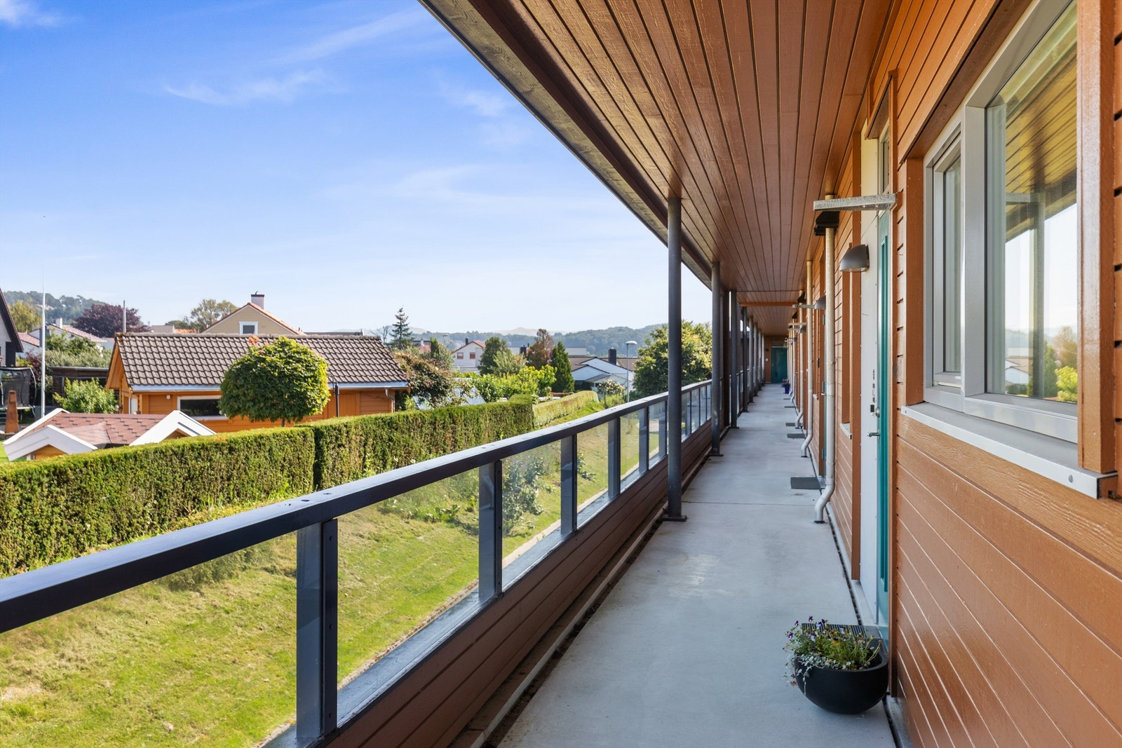 Leiligheten har adkomst via en overbygget svalgang Galleribilde