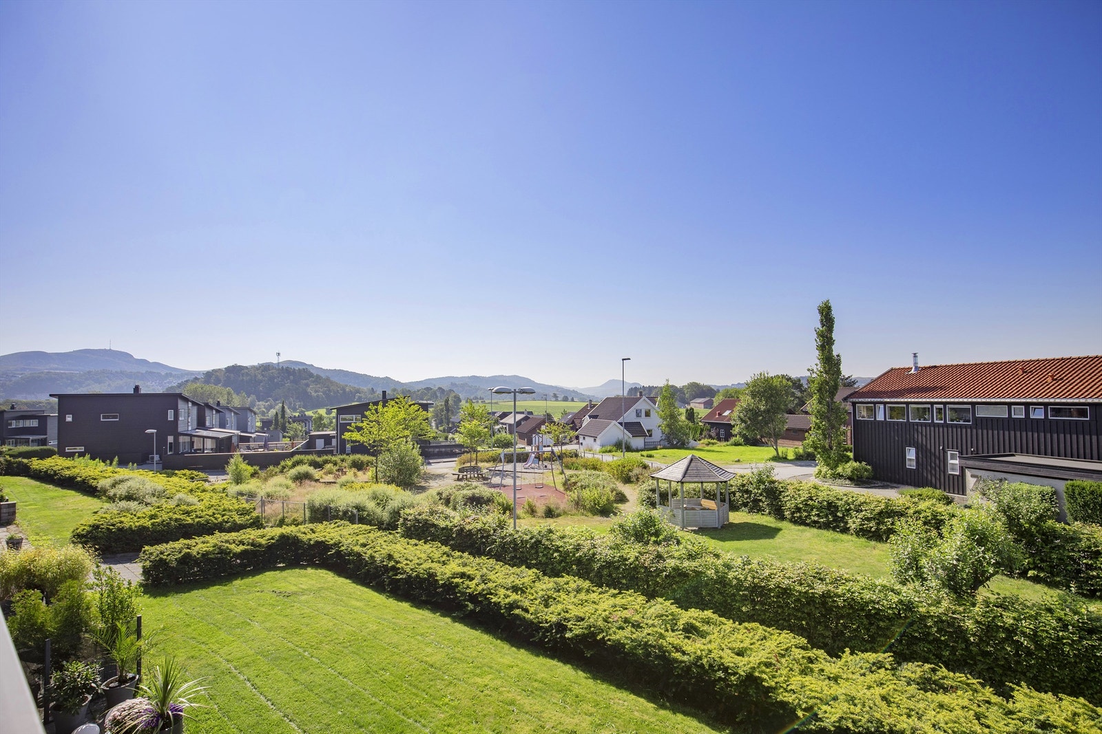 Området byr på nærhet til både skoler, barnehager og offentlig transport Galleribilde