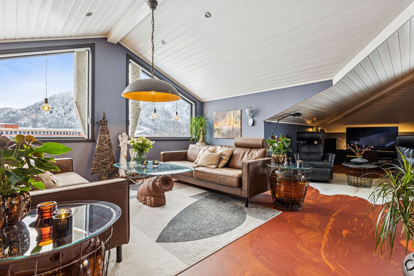 Leilighetsbygget ble oppført i 2007, og leiligheten har en god planløsning samt godt med lysinnslipp. Galleribilde