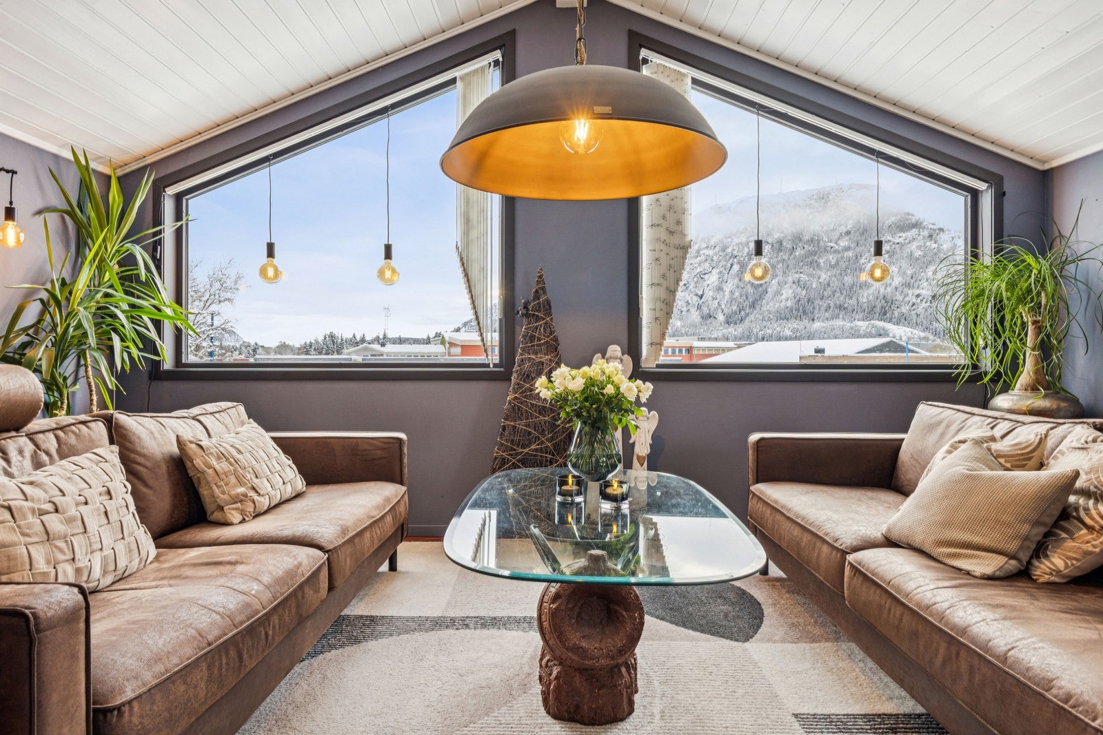 Du får en sentral beliggenhet med kort vei til dagligvarebutikker, Kippermoen, skoler og barnehager. Galleribilde