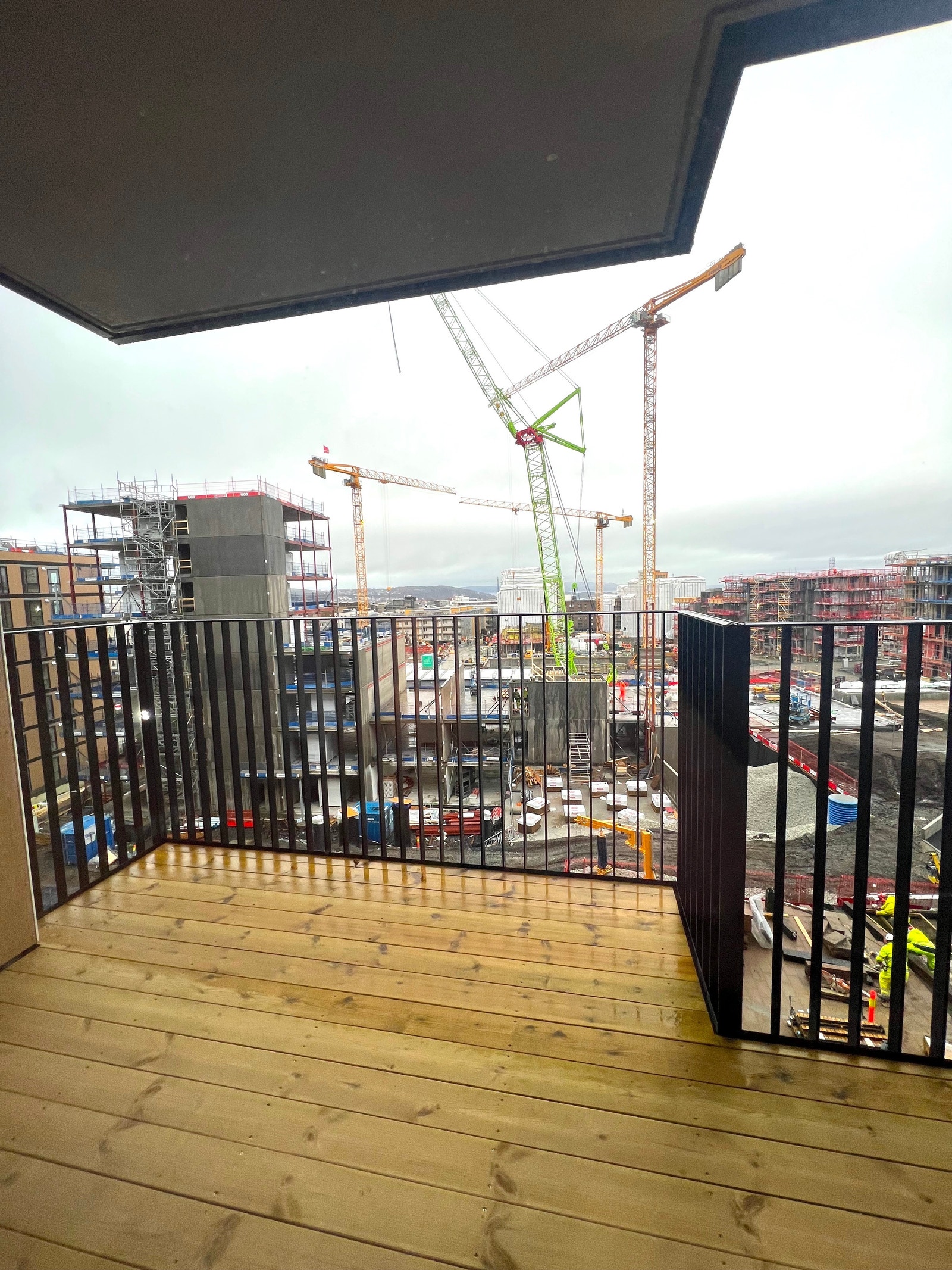 Utgang til balkong med gode solforhold. Galleribilde