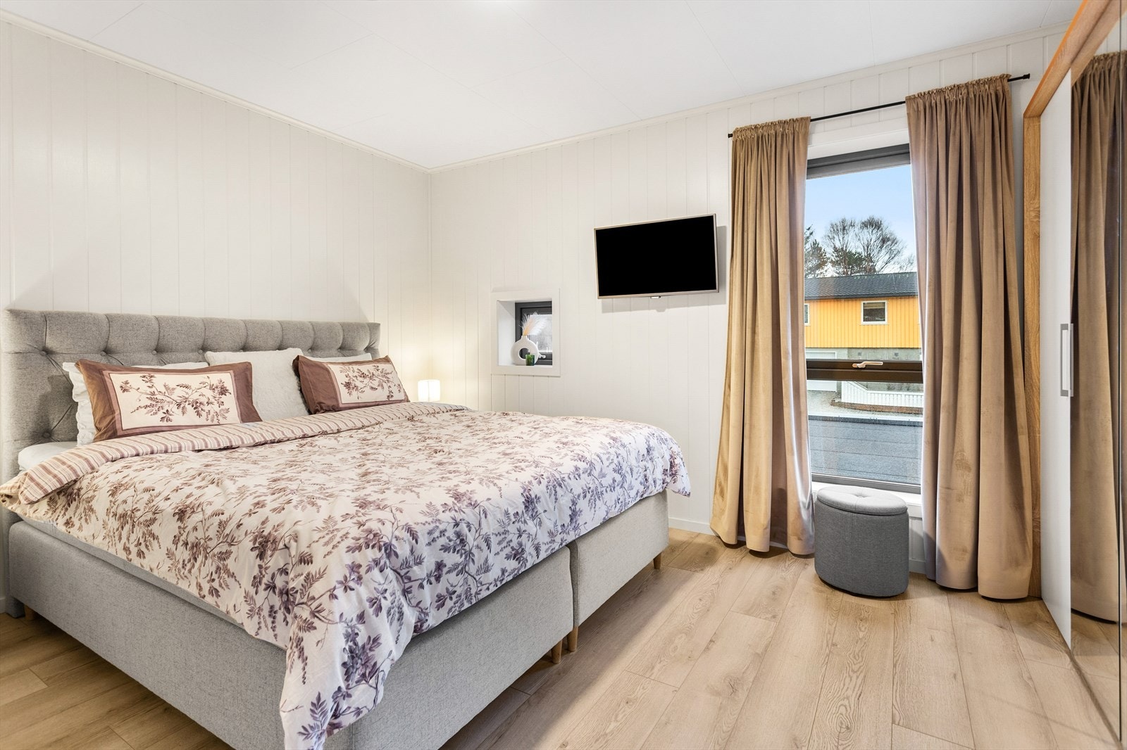 Soverom med garderobeløsning Galleribilde