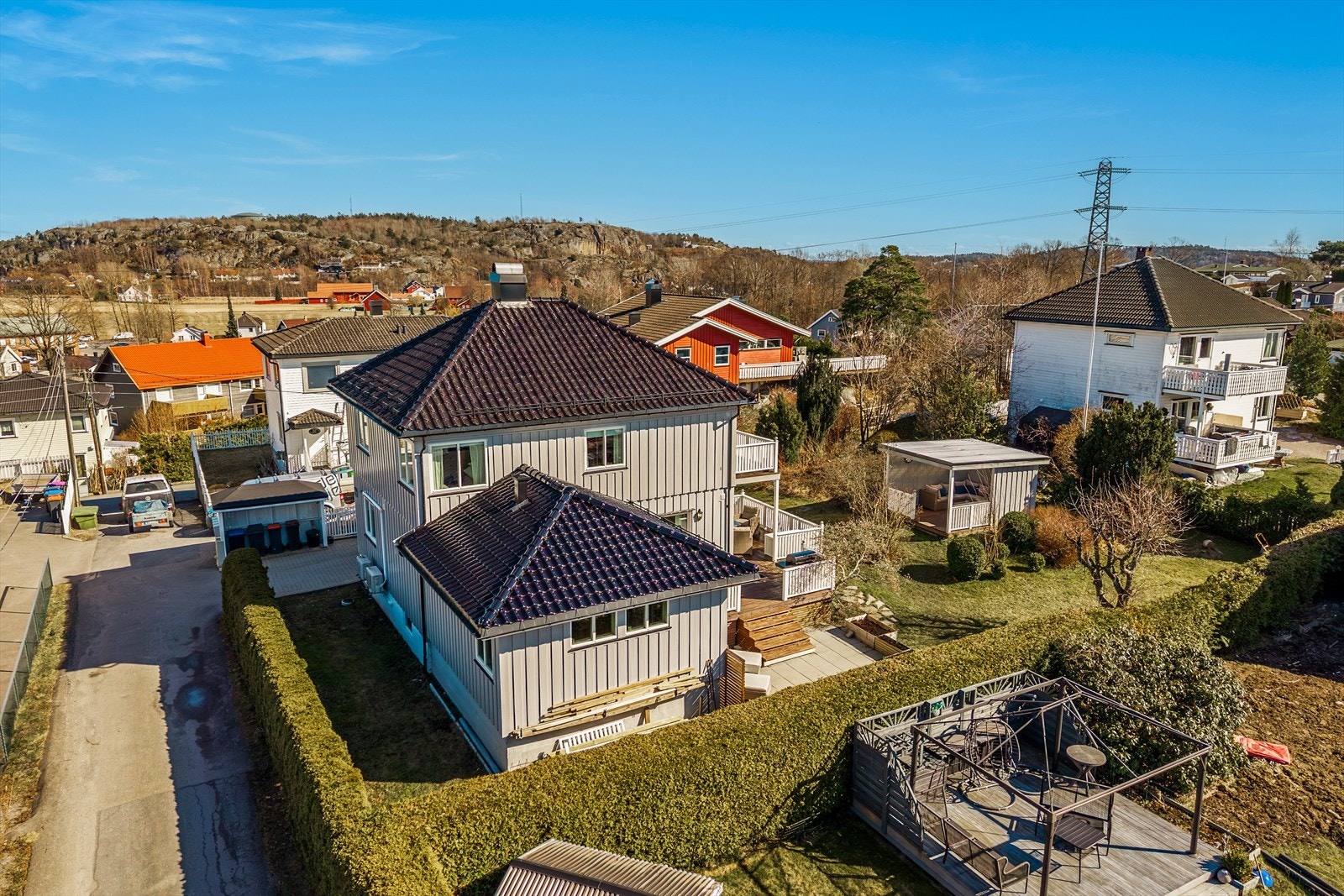 Tomten tilbyr flotte utendørsområder, herlige uteplasser og en gårdsplass. Galleribilde