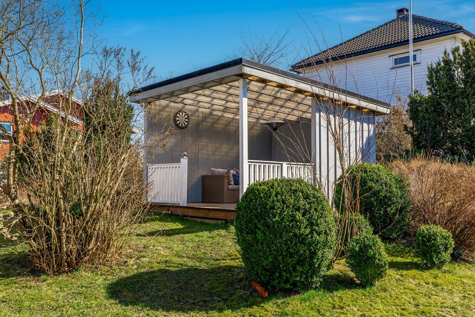 Flott utestue med tilbaketrukket beliggenhet. Galleribilde