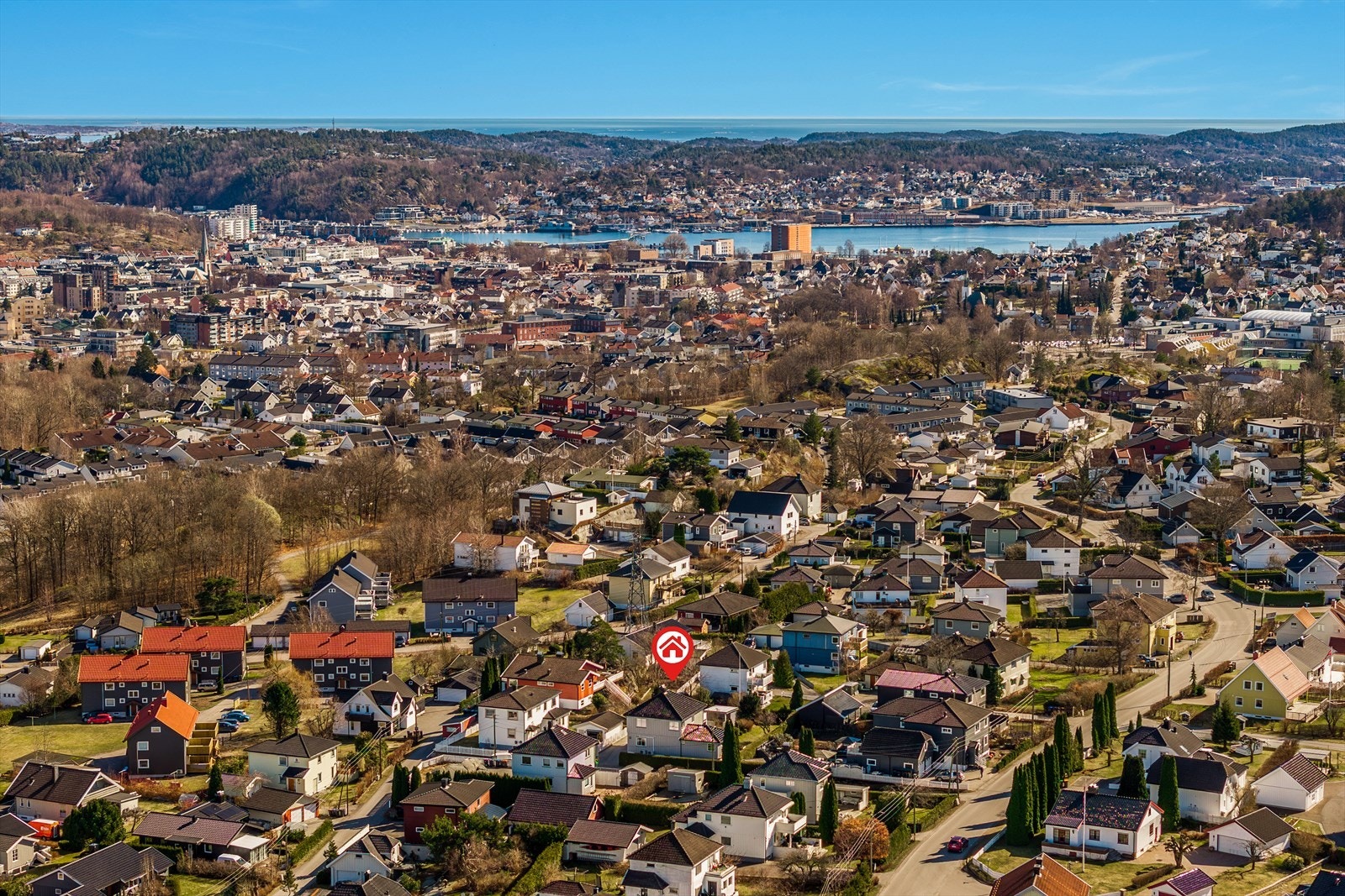 Eiendommen ligger i et meget ettertraktet og barnevennlig boligområde på Lasken Galleribilde