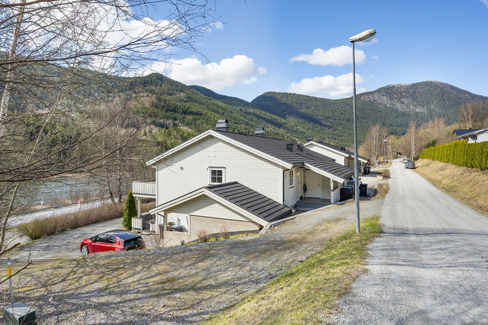 Det er kort vei til flere, flotte tur- og fjellområder. Galleribilde