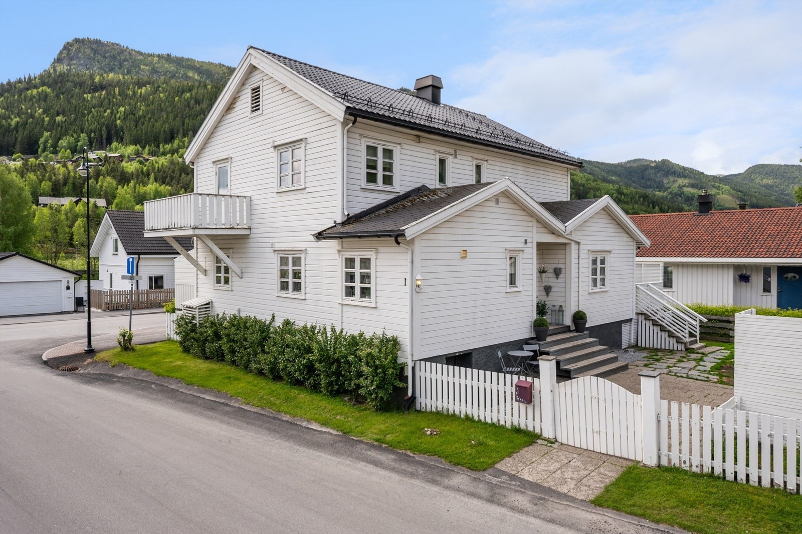 Liavegen 1 ligger svært sentralt til i øvre del av Otta sentrum. Galleribilde