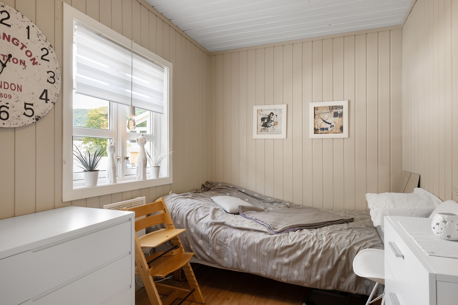 Soverom 2 har adkomst via hovedsoverommet. Galleribilde