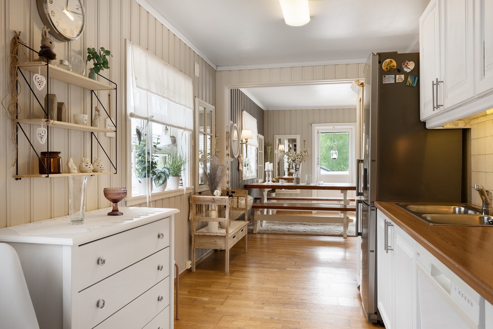 Spisestua er plassert i nær tilknytning til kjøkkenet. Galleribilde