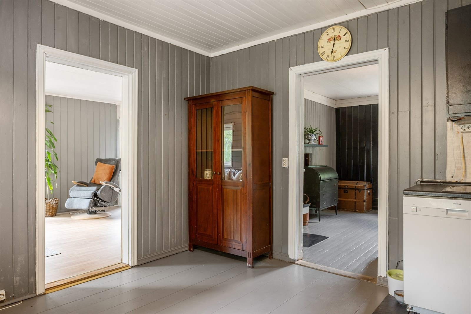 Fra kjøkkenet er det adkomst til soverom. Galleribilde