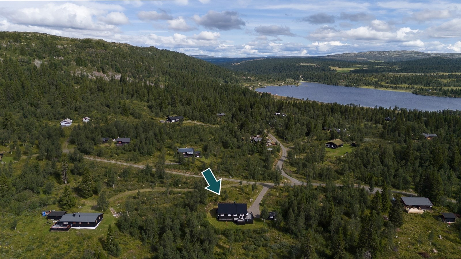 Kjøllåsvegen 40 er en trivelig hytte med fin beliggenhet i Kjøllåslia hyttefelt, ca. 900 moh. Galleribilde