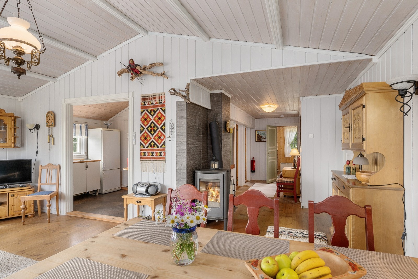 Hytta byr på en praktisk planløsning med alt på et plan. Galleribilde