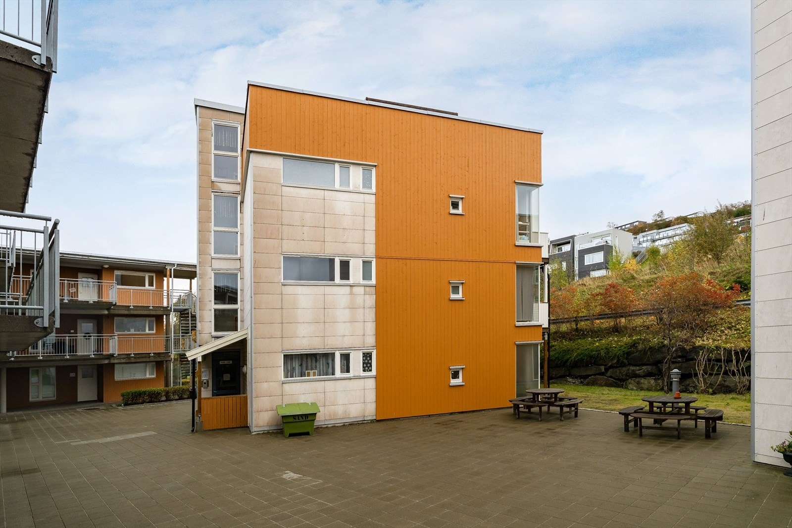 Eiendommen ligger i et etablert og attraktivt boområde i Vikhovlia på Vikhammer i Malvik kommune. Galleribilde