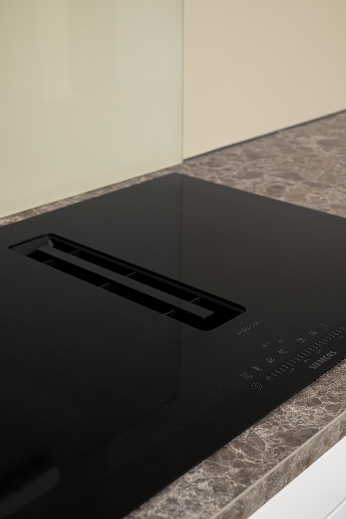 Nedfelt platetopp med innebygd ventilator Galleribilde