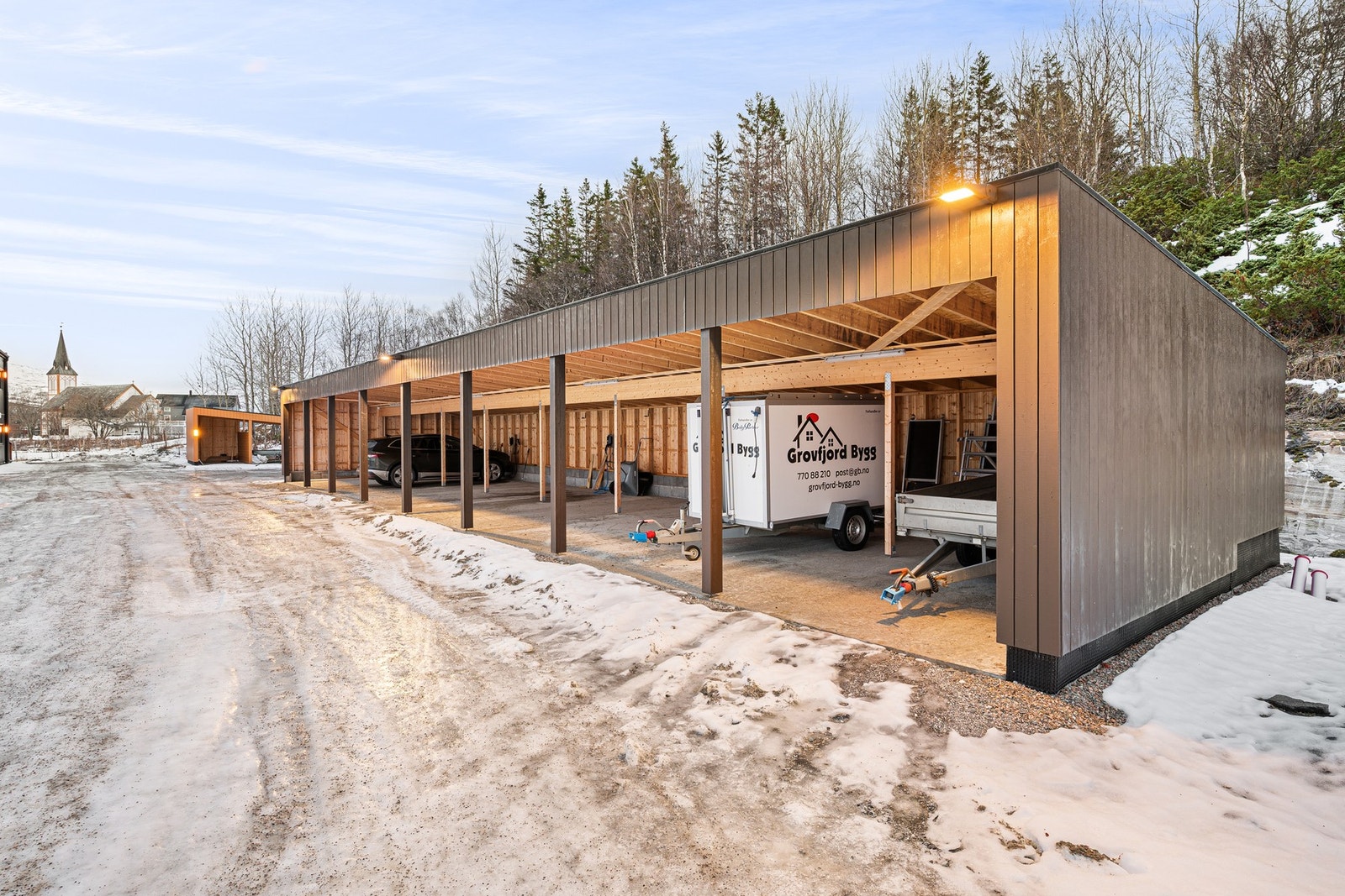 I tillegg har du egen parkeringsplass i felles carport Galleribilde