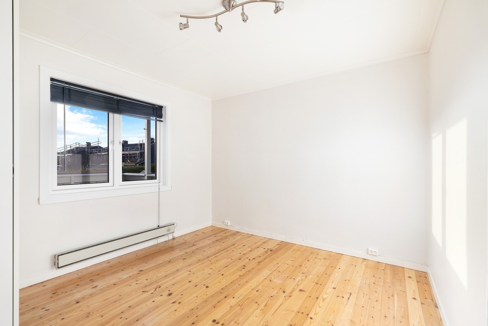 Soverom med garderobe Galleribilde