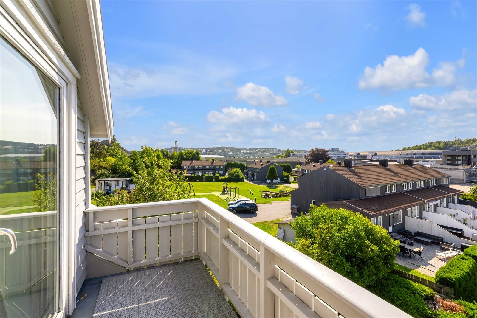 Nærhet til idrettsanlegg, parker og gangstier gir gode muligheter for et aktivt liv Galleribilde