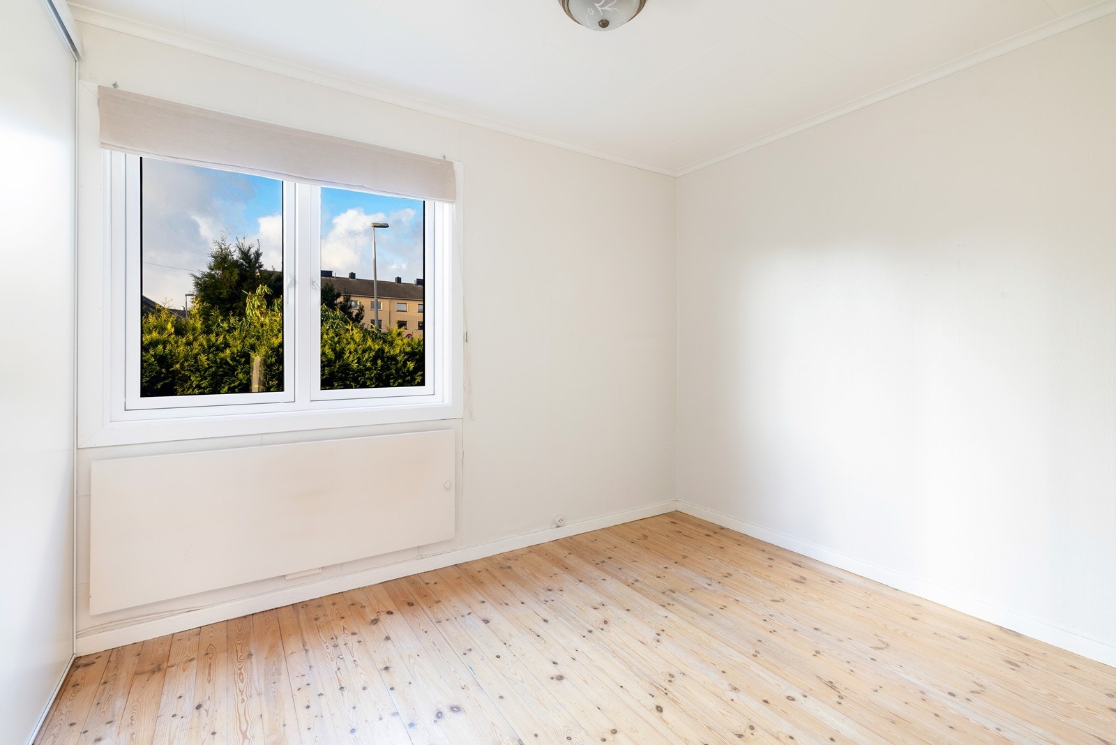 Soverom med garderobe Galleribilde