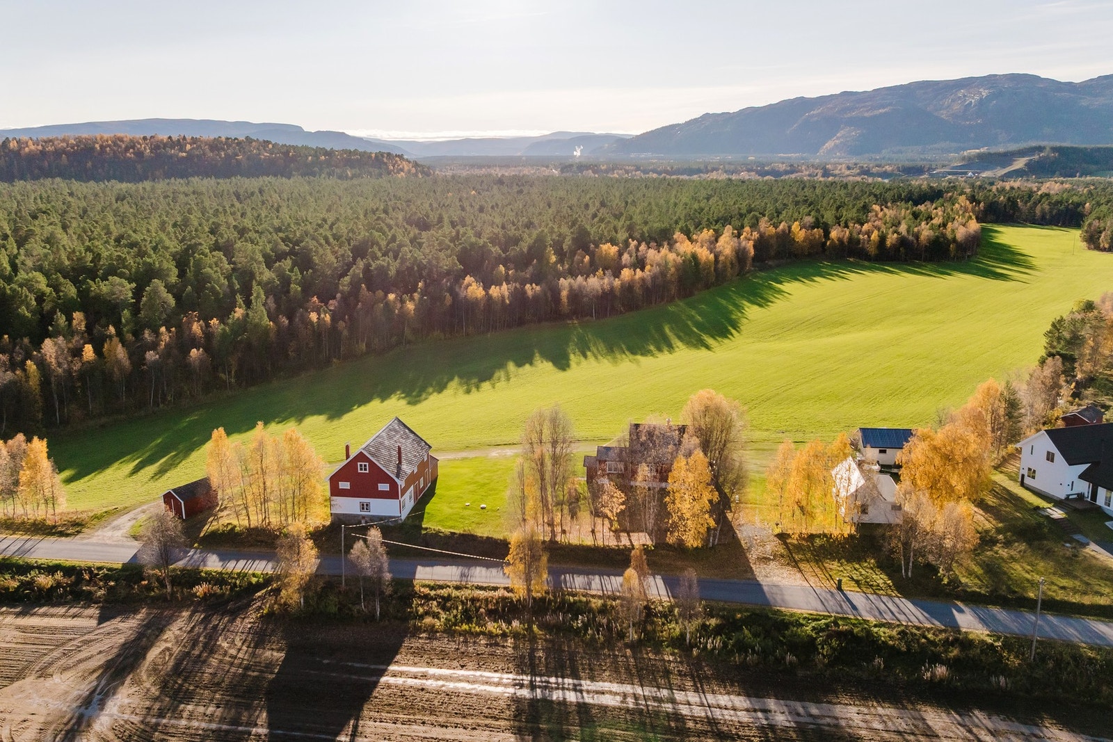 Eiendommen er på ca. 88,6 mål. Galleribilde