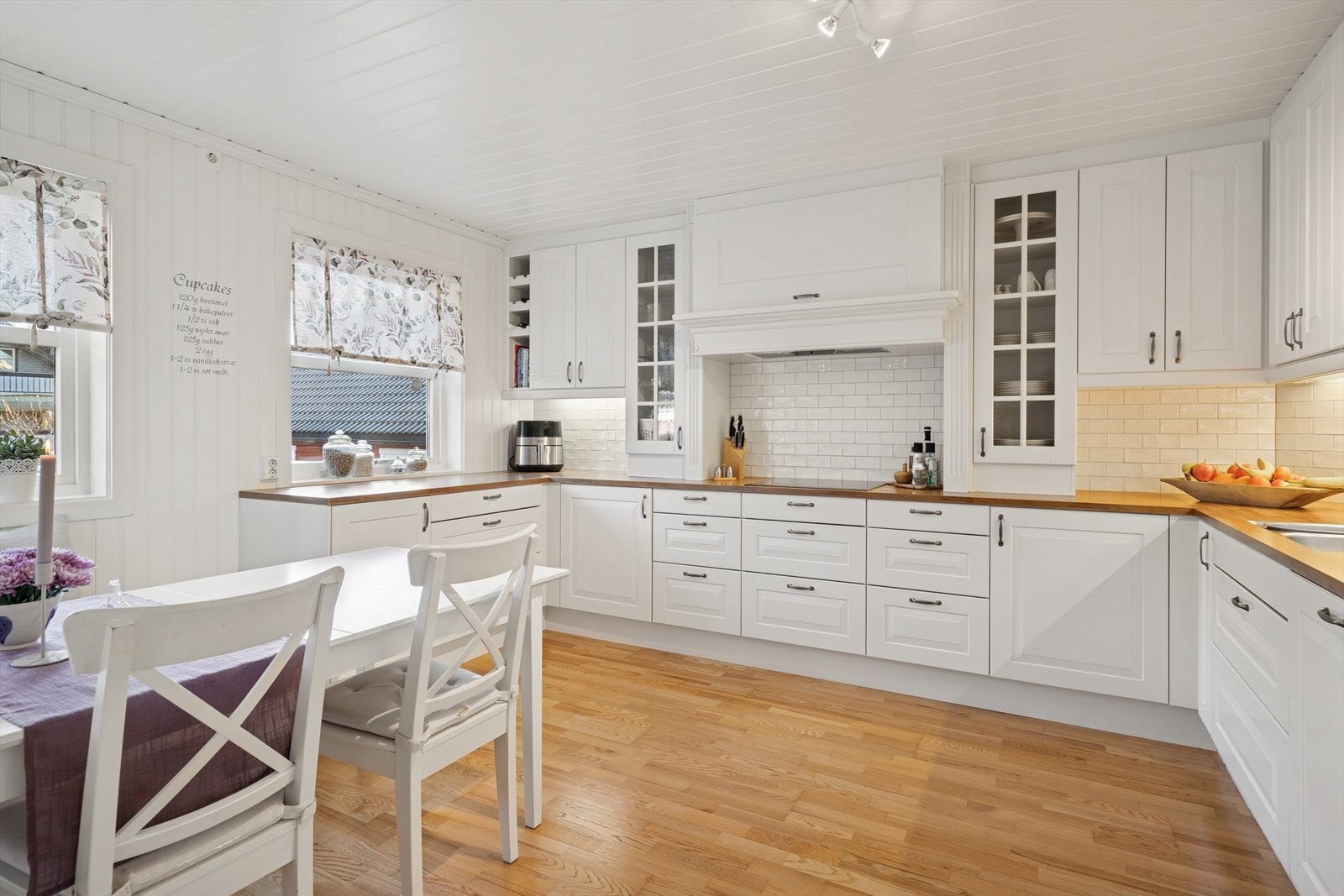 Stort og lyst kjøkken Galleribilde