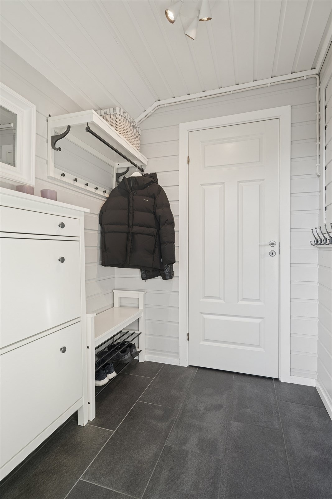 Lys og romslig entrè Galleribilde