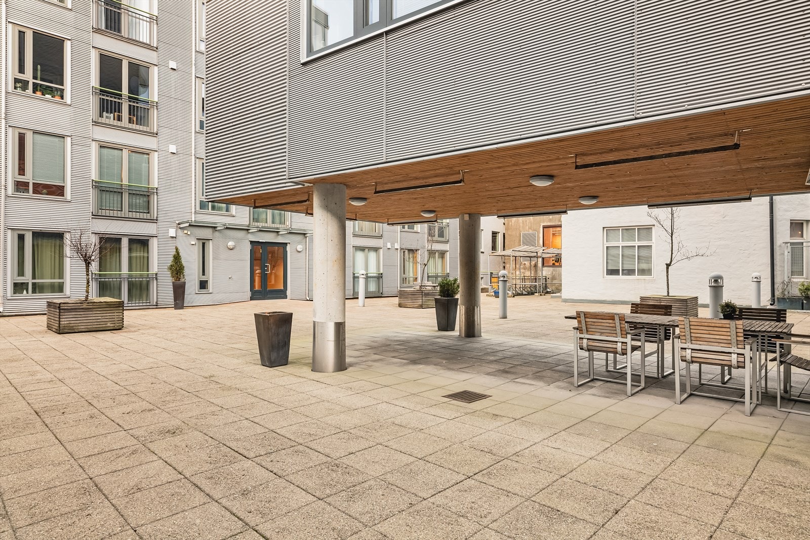 Flott, felles uteareal - et sjeldent syn midt i Bergen sentrum. Galleribilde