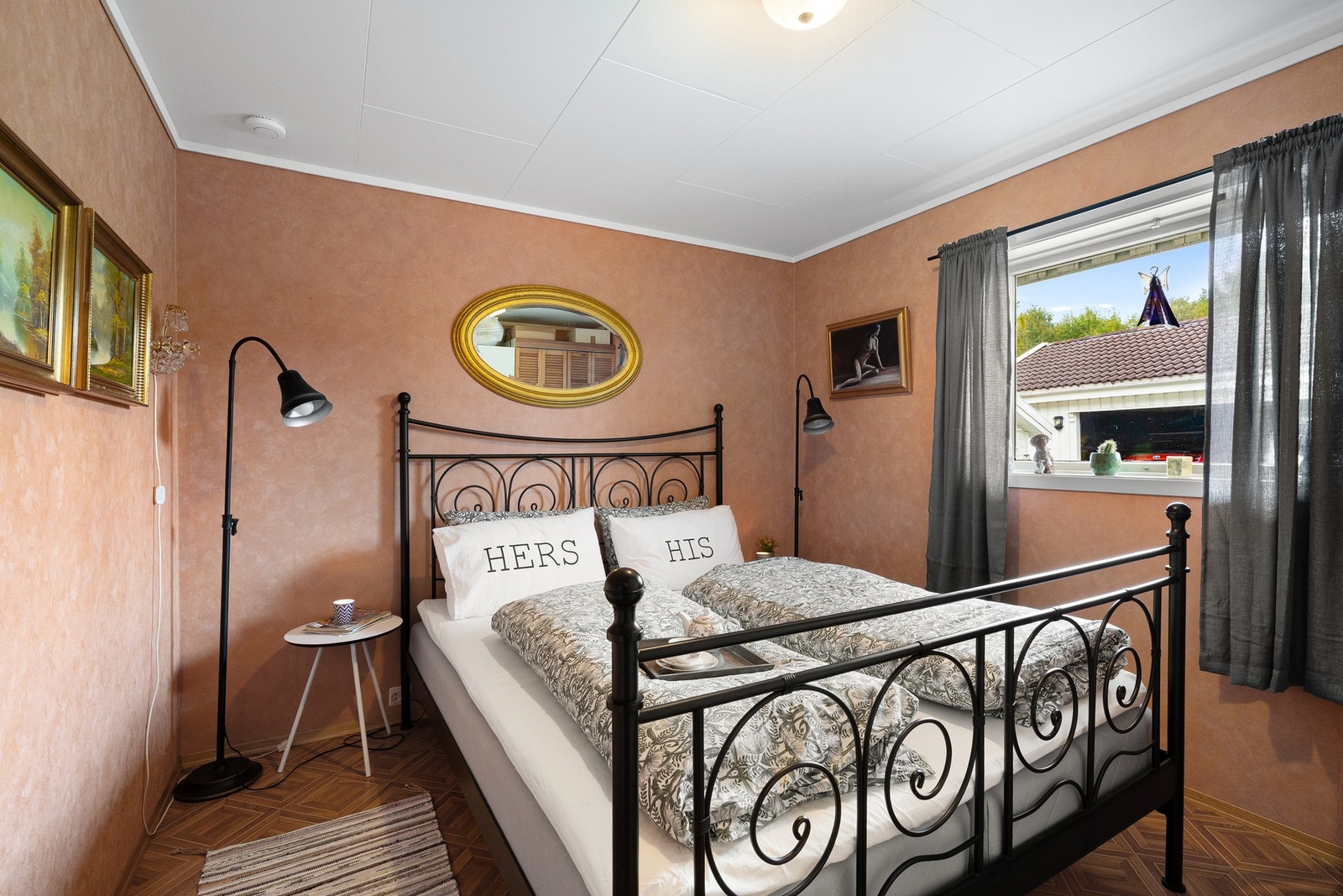 Sjarmerende Soverom i første etasje. Galleribilde