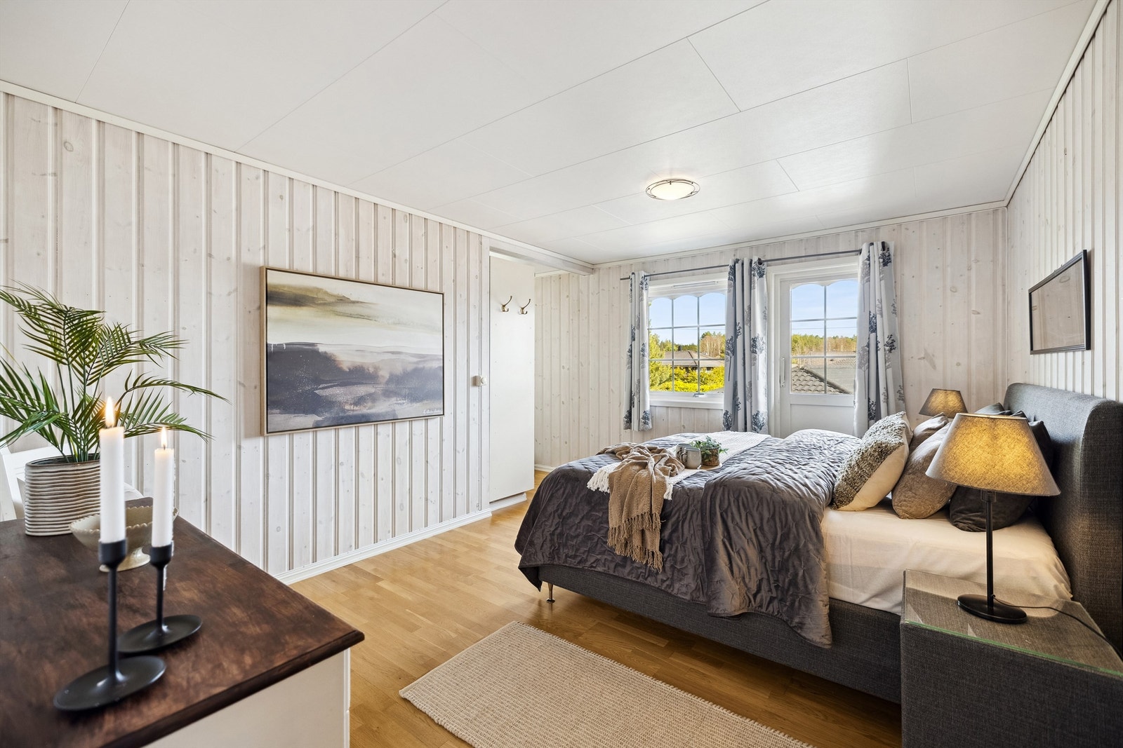 Hovedsoverom er romslig og har utgang til balkong Galleribilde