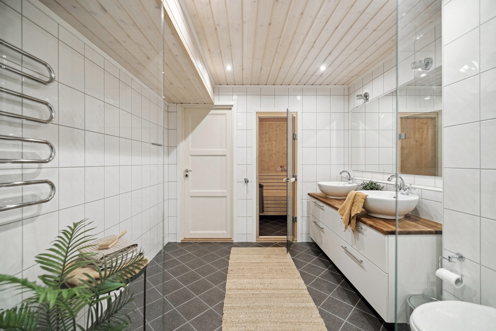 Badstua ligger i tilknytning til badet i sokkeletasjen Galleribilde