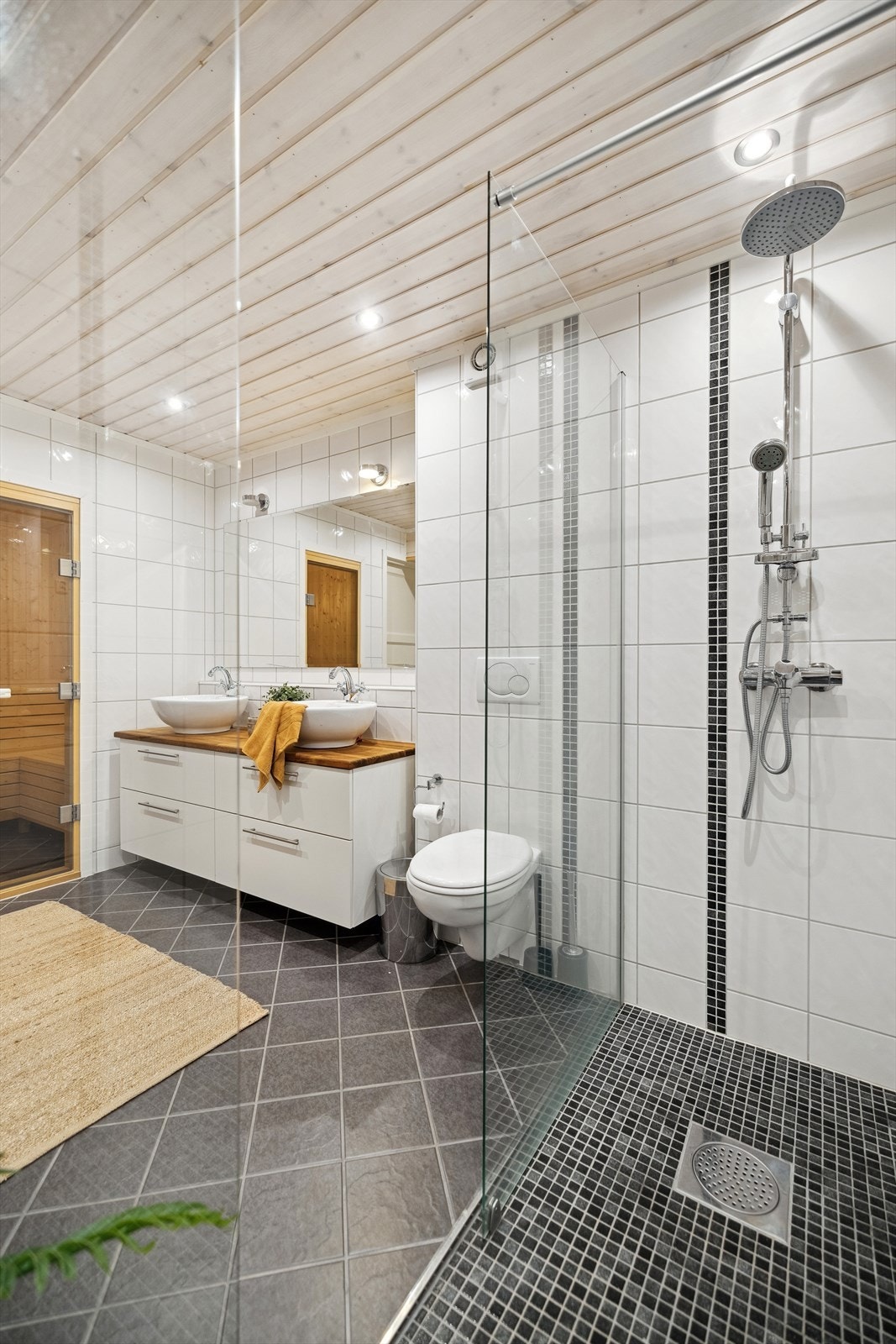 Herlig bad i sokkeletasjen Galleribilde