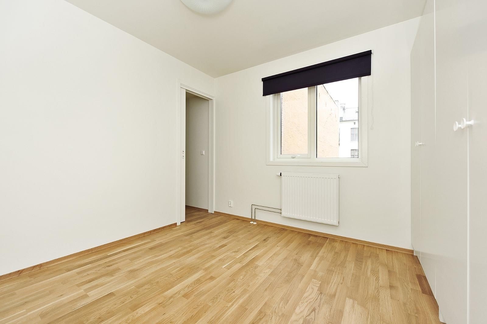 Hovedsoverom med garderobeskap Galleribilde