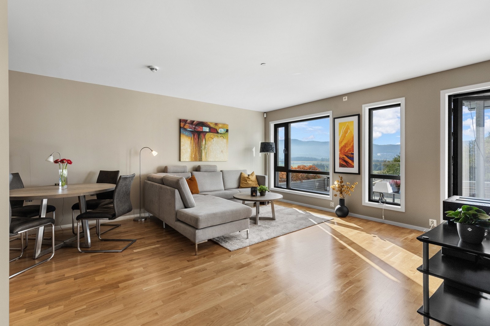 Velkommen til Skafjellveien 90. Presentert av Eiendomsmegler MNEF Jørgen Berg. Galleribilde