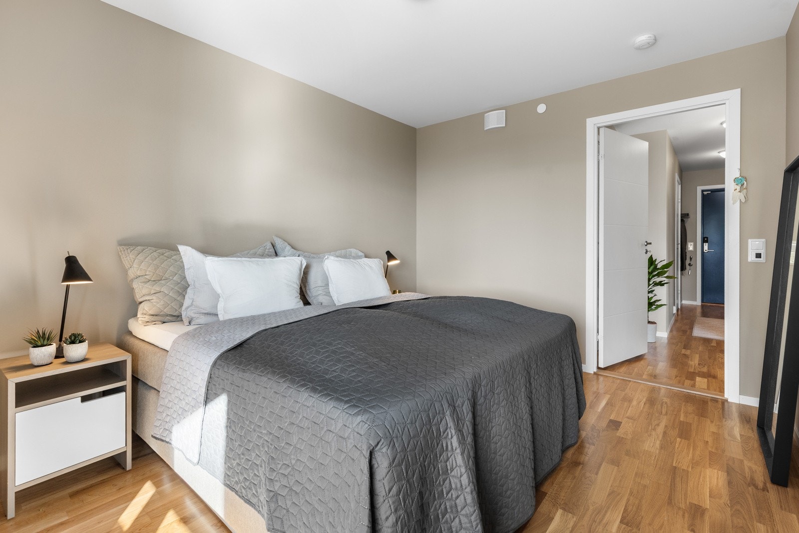 Lyst, romslig og gjennomført. Her sover du godt. Galleribilde