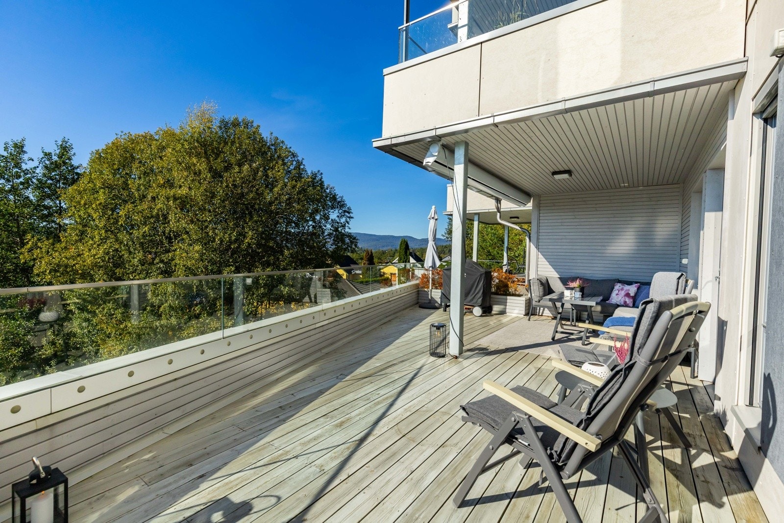 Et perfekt sted å starte dagen med kaffe, eller avslutte den med utsikt og ro. Galleribilde