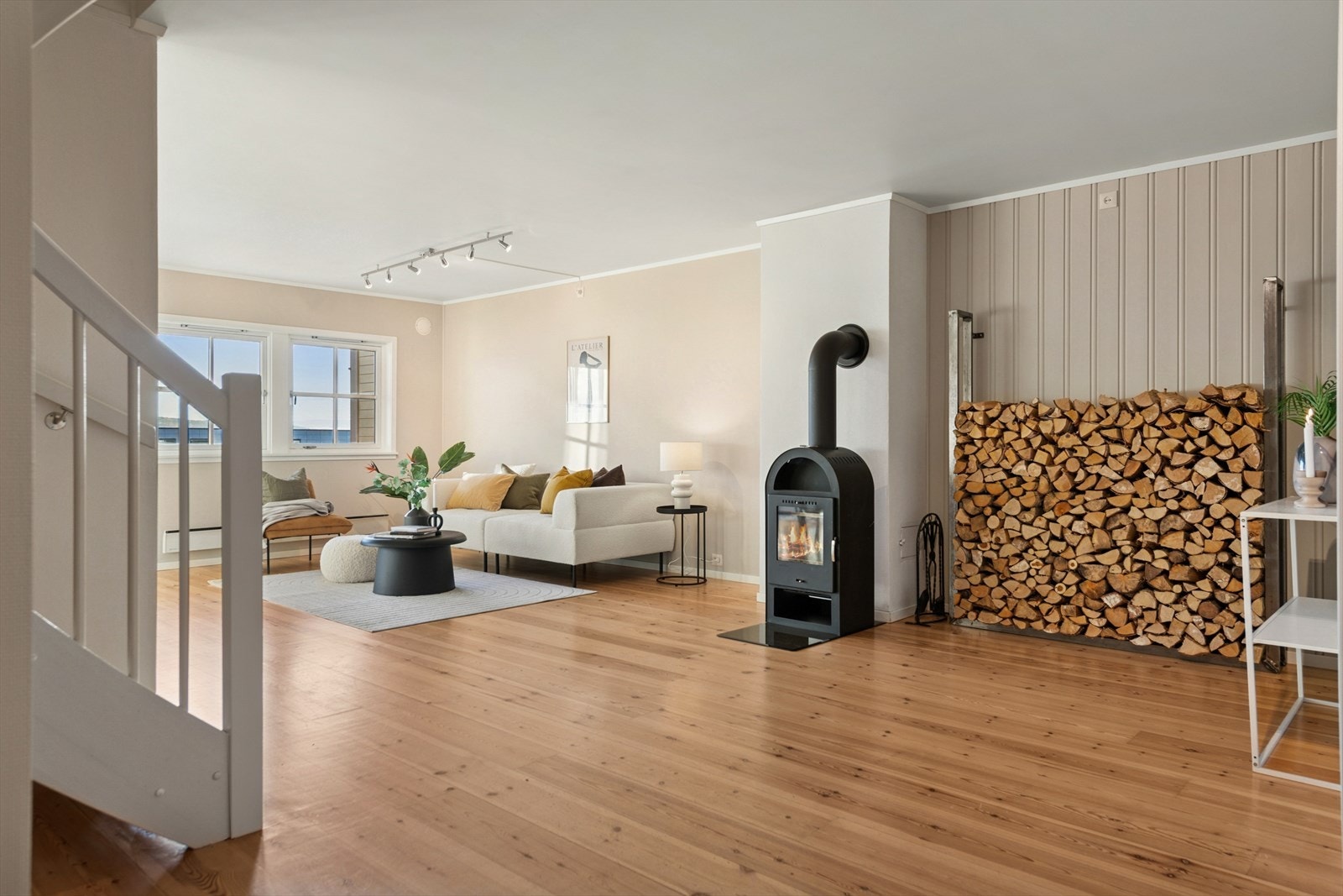 Flere møbleringsmuligheter - perfekt for både avslapning og sosiale sammenkomster. Galleribilde