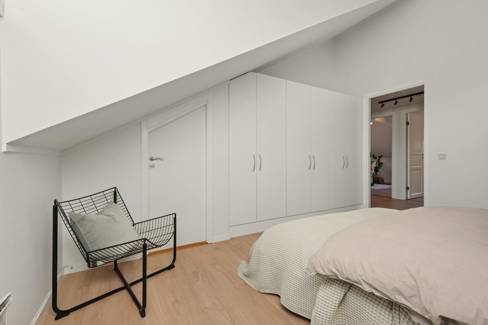 Hovedsoverommet har direkte tilgang til bod, som gir gode muligheter for oppbevaring. Galleribilde