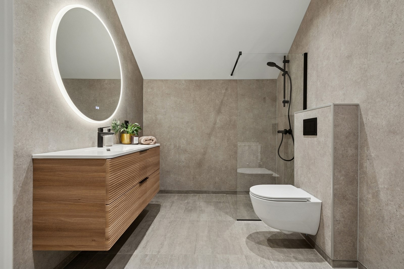 Av våtrom inneholder boligen ett bad og ett toalettrom. Galleribilde