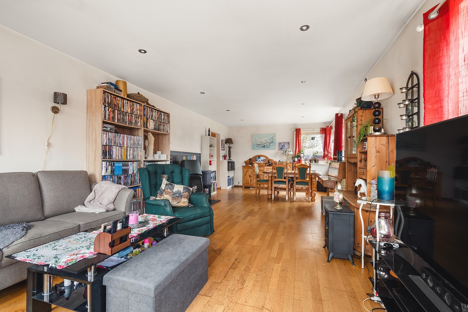 Stuen er romslig og har gode møbleringsmuligheter. Galleribilde